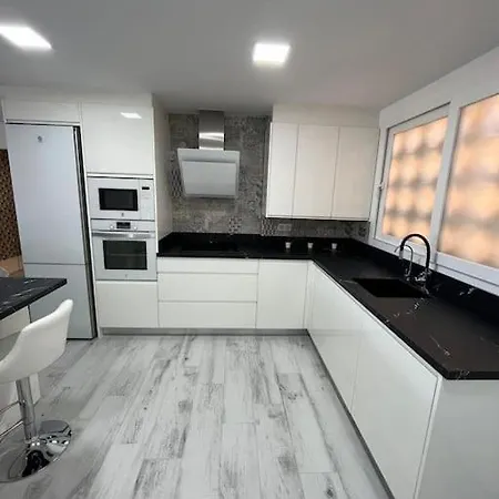 Luxury Apartarment In Marineta דירה *